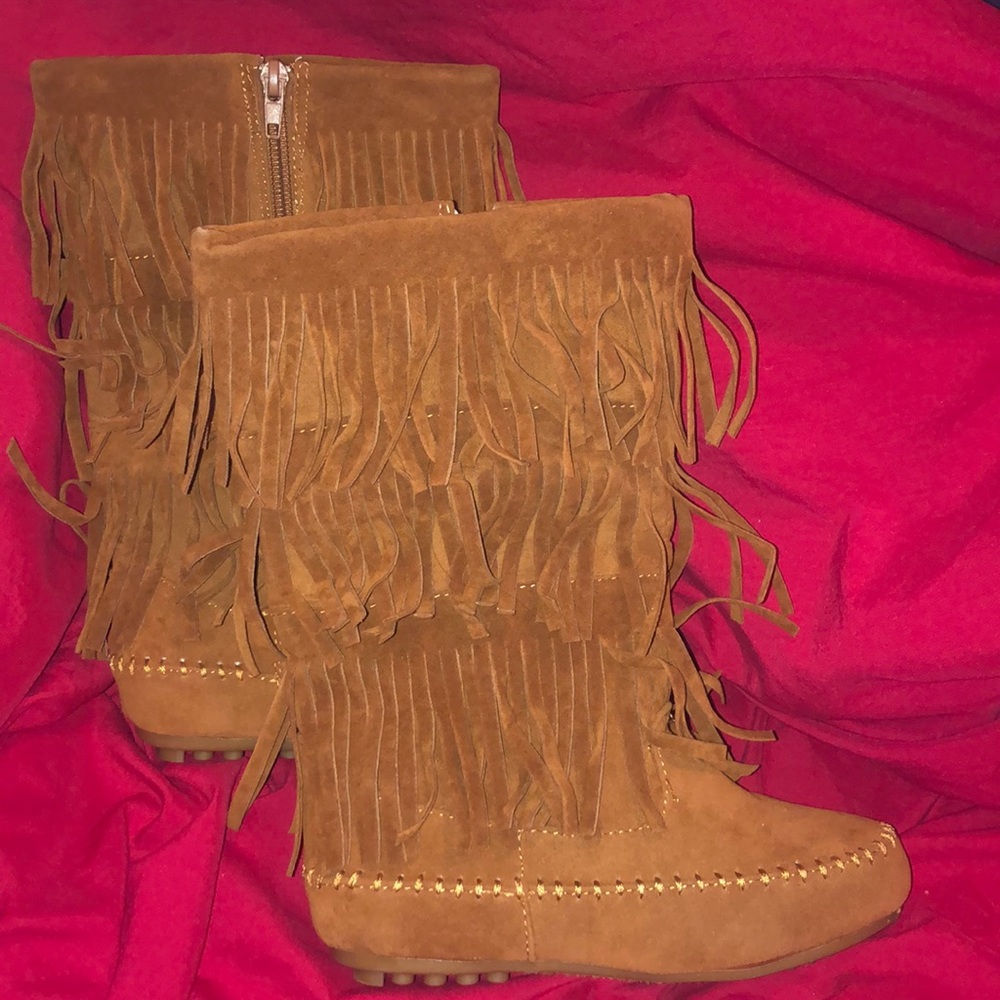 BRAND NEW girls fringe boots!